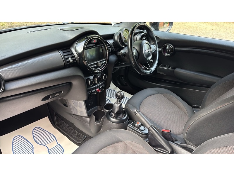 MINI Convertible 1.5 Cooper Convertible 2dr Petrol Manual Euro 6 (s/s) (136 ps) - U10004231