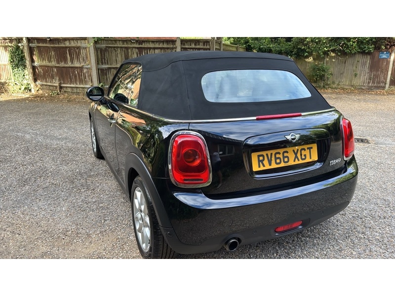 MINI Convertible 1.5 Cooper Convertible 2dr Petrol Manual Euro 6 (s/s) (136 ps) - U10004231