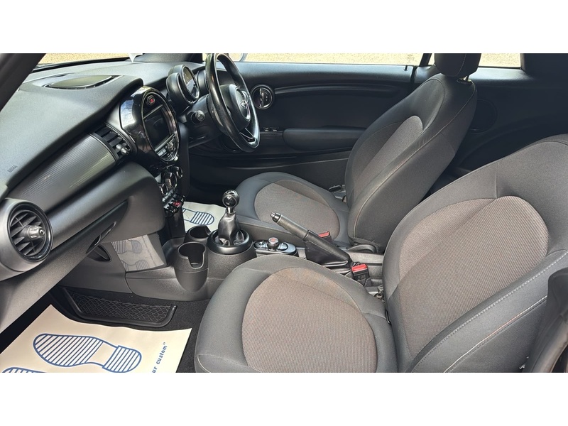 MINI Convertible 1.5 Cooper Convertible 2dr Petrol Manual Euro 6 (s/s) (136 ps) - U10004231