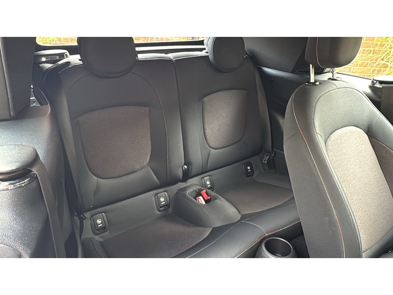 MINI Convertible 1.5 Cooper Convertible 2dr Petrol Manual Euro 6 (s/s) (136 ps) - U10004231