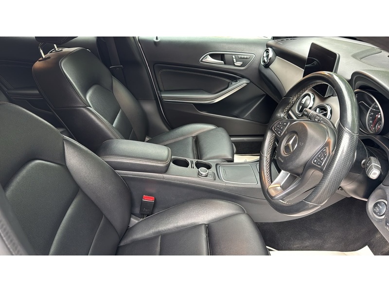 Mercedes-Benz GLA 2.1 GLA200d Sport (Premium Plus) SUV 5dr Diesel 7G-DCT Euro 6 (s/s) (136 ps) - U10004232
