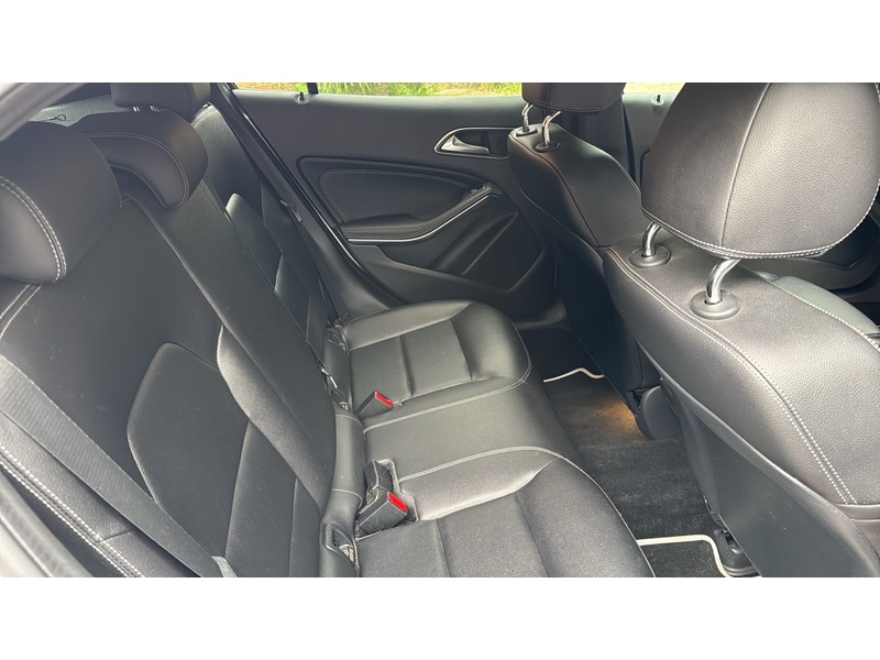 Mercedes-Benz GLA 2.1 GLA200d Sport (Premium Plus) SUV 5dr Diesel 7G-DCT Euro 6 (s/s) (136 ps) - U10004232