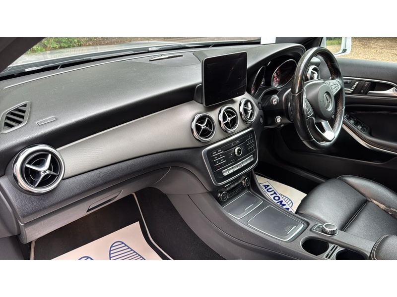 Mercedes-Benz GLA 2.1 GLA200d Sport (Premium Plus) SUV 5dr Diesel 7G-DCT Euro 6 (s/s) (136 ps) - U10004232