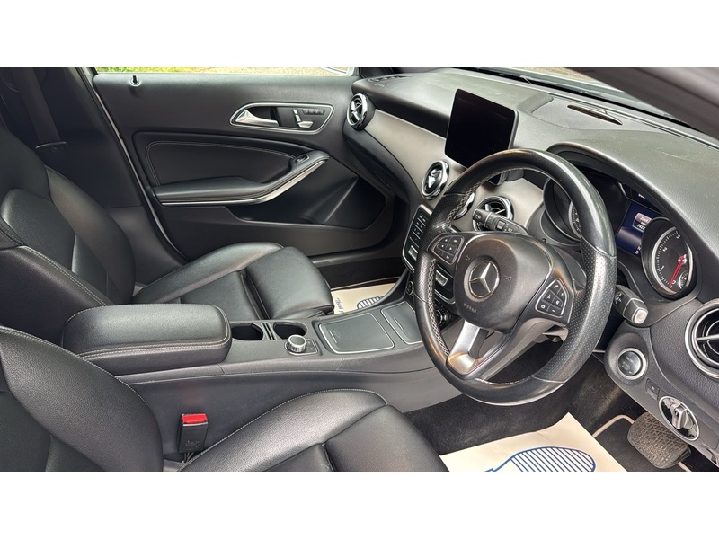 Mercedes-Benz GLA 2.1 GLA200d Sport (Premium Plus) SUV 5dr Diesel 7G-DCT Euro 6 (s/s) (136 ps) - U10004232