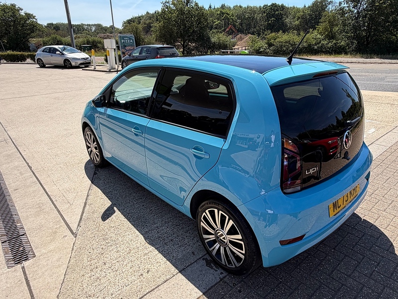 Volkswagen up! 1.0 Black Edition Hatchback 5dr Petrol Manual Euro 6 (s/s) (65 ps) - U10004235