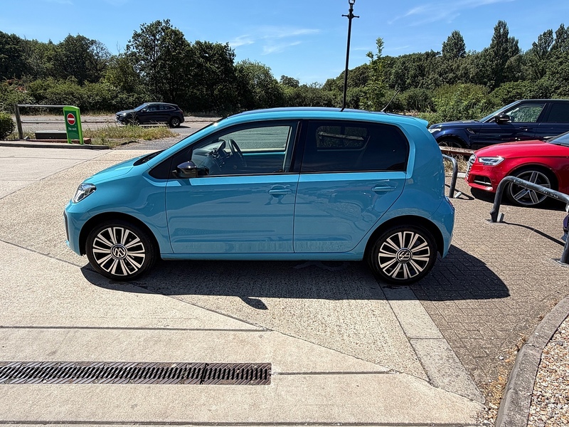 Volkswagen up! 1.0 Black Edition Hatchback 5dr Petrol Manual Euro 6 (s/s) (65 ps) - U10004235