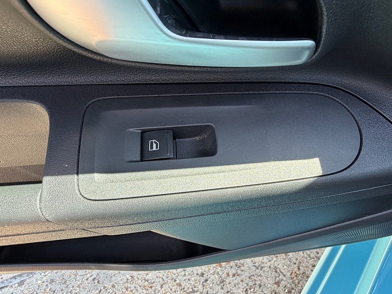 Volkswagen up! 1.0 Black Edition Hatchback 5dr Petrol Manual Euro 6 (s/s) (65 ps) - U10004235