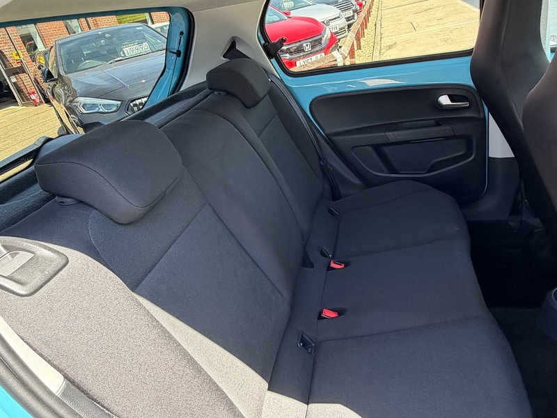 Volkswagen up! 1.0 Black Edition Hatchback 5dr Petrol Manual Euro 6 (s/s) (65 ps) - U10004235