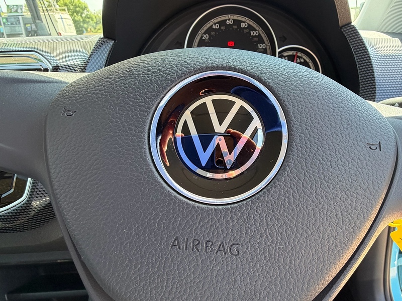 Volkswagen up! 1.0 Black Edition Hatchback 5dr Petrol Manual Euro 6 (s/s) (65 ps) - U10004235