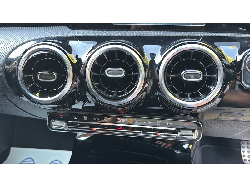 Mercedes-Benz A Class 1.5 A180d AMG Line 7G-DCT Euro 6 (s/s) 5dr - U10004238