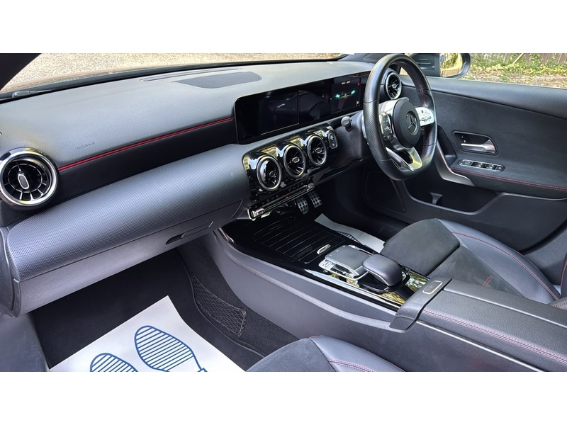 Mercedes-Benz A Class 1.5 A180d AMG Line 7G-DCT Euro 6 (s/s) 5dr - U10004238