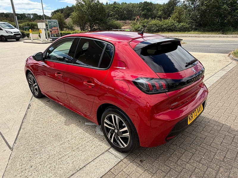 Peugeot 208 1.2 PureTech Allure Premium + Hatchback 5dr Petrol Manual Euro 6 (s/s) (100 ps) - U10004242