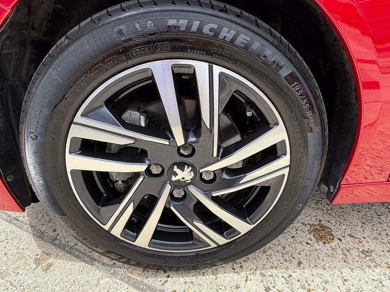 Peugeot 208 1.2 PureTech Allure Premium + Hatchback 5dr Petrol Manual Euro 6 (s/s) (100 ps) - U10004242