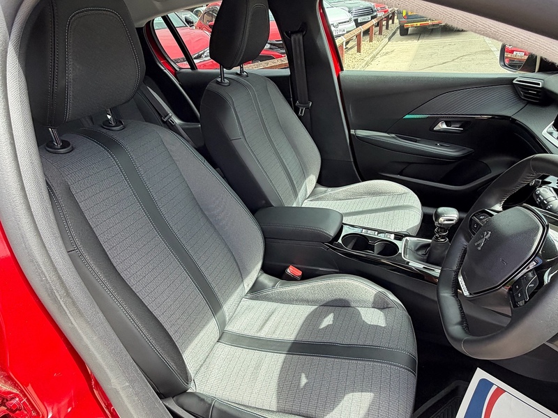 Peugeot 208 1.2 PureTech Allure Premium + Hatchback 5dr Petrol Manual Euro 6 (s/s) (100 ps) - U10004242
