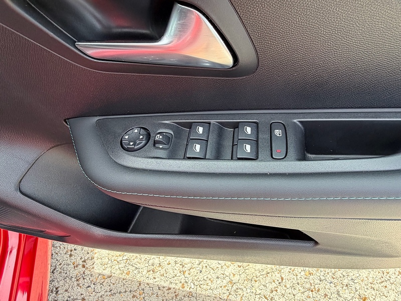 Peugeot 208 1.2 PureTech Allure Premium + Hatchback 5dr Petrol Manual Euro 6 (s/s) (100 ps) - U10004242
