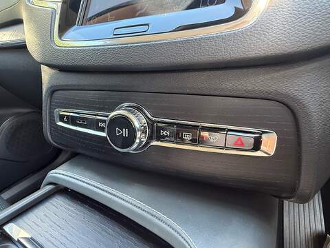 Volvo XC90 2.0h T8 Twin Engine Recharge 11.6kWh Inscription Pro SUV 5dr Petrol Plug-in Hybrid Auto 4WD Euro 6 - U10004243