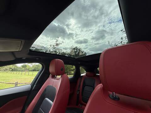 Jaguar F-PACE 3.0 D300 V6 S SUV 5dr Diesel Auto AWD Euro 6 (s/s) (300 ps) - U10004256