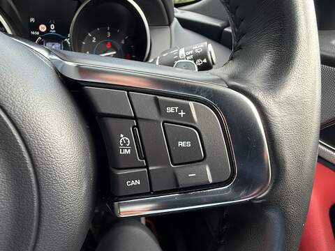 Jaguar F-PACE 3.0 D300 V6 S SUV 5dr Diesel Auto AWD Euro 6 (s/s) (300 ps) - U10004256