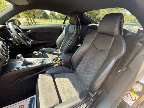 Audi TT 2.0 TFSI 40 Black Edition Coupe 3dr Petrol S Tronic Euro 6 (s/s) (197 ps) - U10004260