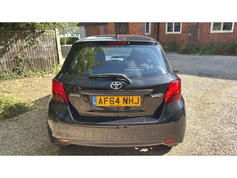 Toyota Yaris 1.33 Dual VVT-i Icon Hatchback 5dr Petrol Multidrive S Euro 5 Euro 5 (99 ps) - U10004266