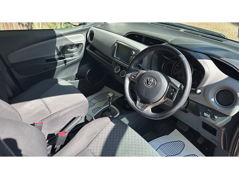 Toyota Yaris 1.33 Dual VVT-i Icon Hatchback 5dr Petrol Multidrive S Euro 5 Euro 5 (99 ps) - U10004266