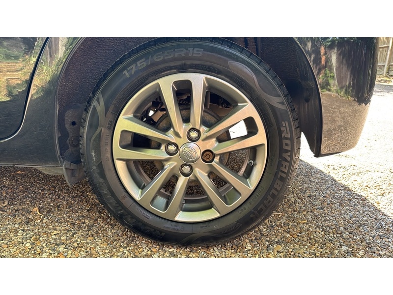 Toyota Yaris 1.33 Dual VVT-i Icon Hatchback 5dr Petrol Multidrive S Euro 5 Euro 5 (99 ps) - U10004266