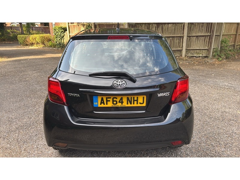 Toyota Yaris 1.33 Dual VVT-i Icon Hatchback 5dr Petrol Multidrive S Euro 5 Euro 5 (99 ps) - U10004266