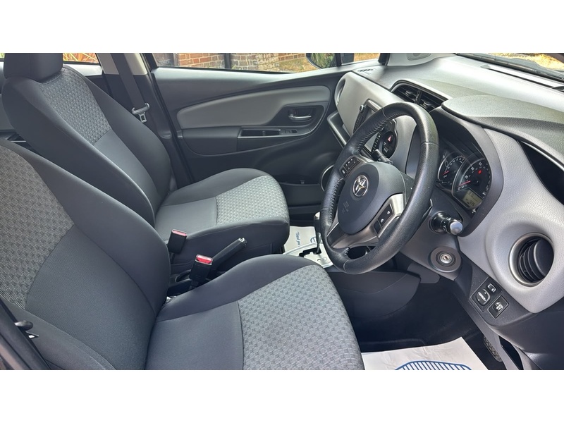 Toyota Yaris 1.33 Dual VVT-i Icon Hatchback 5dr Petrol Multidrive S Euro 5 Euro 5 (99 ps) - U10004266