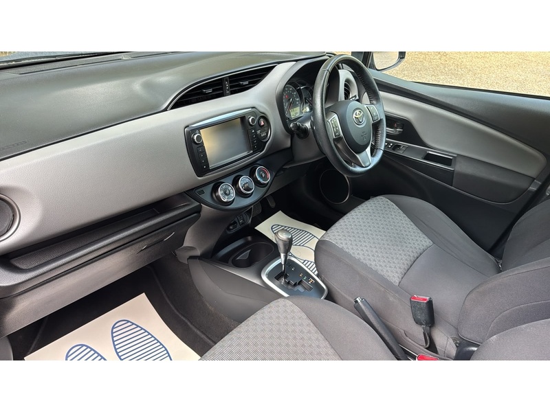 Toyota Yaris 1.33 Dual VVT-i Icon Hatchback 5dr Petrol Multidrive S Euro 5 Euro 5 (99 ps) - U10004266