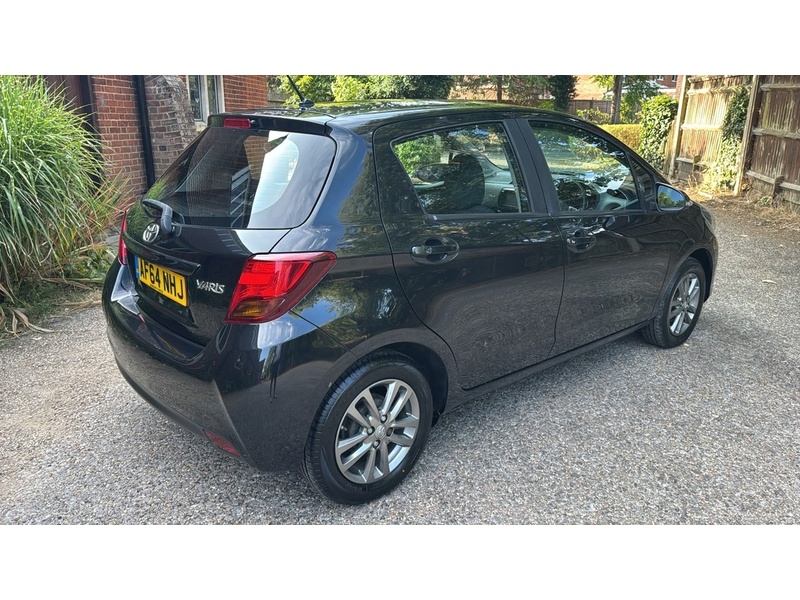 Toyota Yaris 1.33 Dual VVT-i Icon Hatchback 5dr Petrol Multidrive S Euro 5 Euro 5 (99 ps) - U10004266