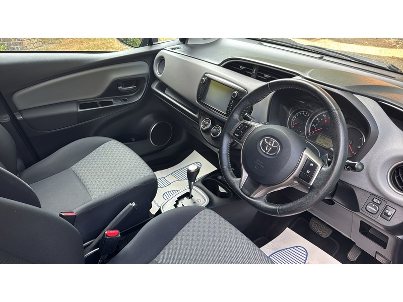 Toyota Yaris 1.33 Dual VVT-i Icon Hatchback 5dr Petrol Multidrive S Euro 5 Euro 5 (99 ps) - U10004266
