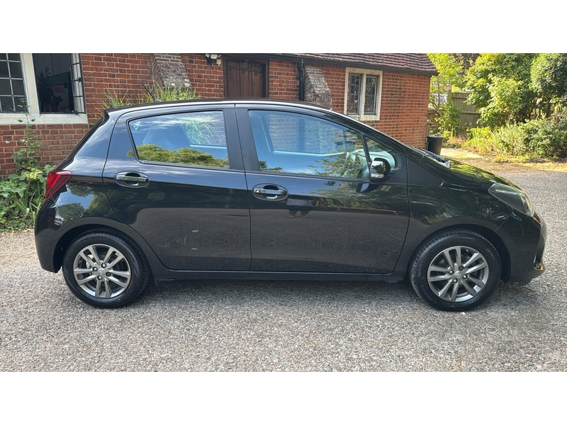 Toyota Yaris 1.33 Dual VVT-i Icon Hatchback 5dr Petrol Multidrive S Euro 5 Euro 5 (99 ps) - U10004266