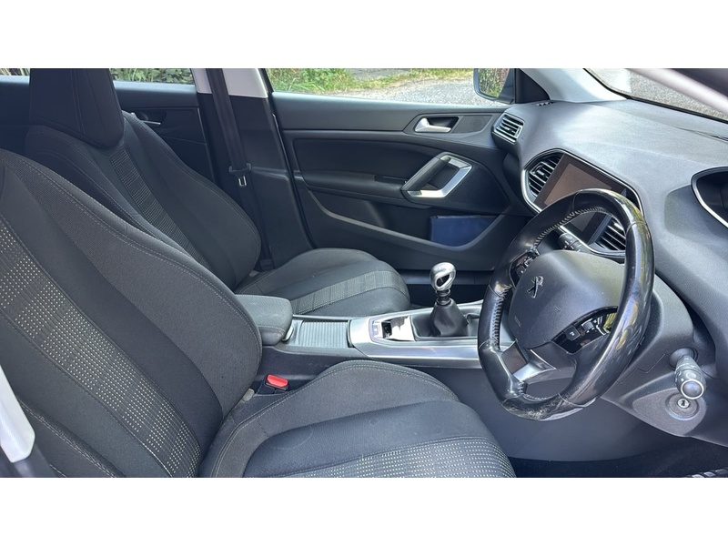 Peugeot 308 SW 1.6 BlueHDi Allure Estate 5dr Diesel Manual Euro 6 (s/s) (120 ps) - U10004270