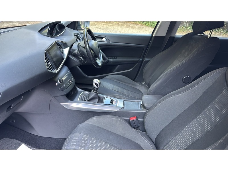 Peugeot 308 SW 1.6 BlueHDi Allure Estate 5dr Diesel Manual Euro 6 (s/s) (120 ps) - U10004270