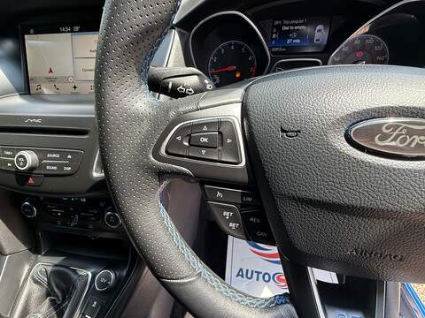 Ford Focus 2.3T EcoBoost RS Hatchback 5dr Petrol Manual AWD Euro 6 (s/s) (350 ps) - U10004281