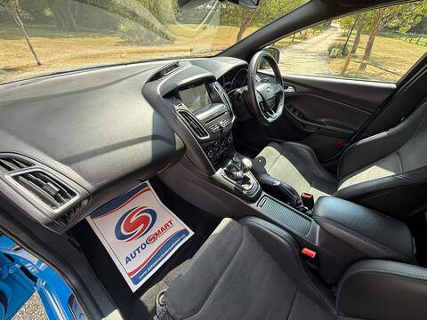 Ford Focus 2.3T EcoBoost RS Hatchback 5dr Petrol Manual AWD Euro 6 (s/s) (350 ps) - U10004281