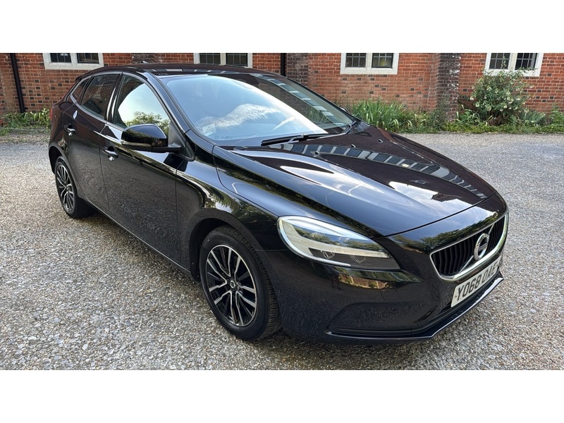 Volvo V40 2.0 D2 Momentum Nav Plus Hatchback 5dr Diesel Manual Euro 6 (s/s) (120 ps) - U10004282