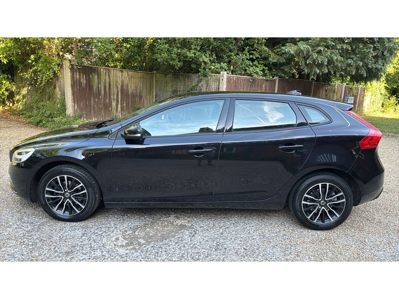Volvo V40 2.0 D2 Momentum Nav Plus Hatchback 5dr Diesel Manual Euro 6 (s/s) (120 ps) - U10004282
