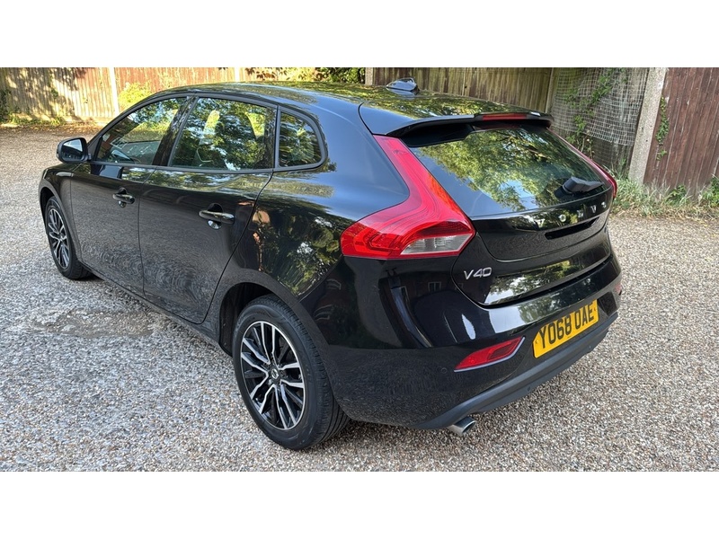 Volvo V40 2.0 D2 Momentum Nav Plus Hatchback 5dr Diesel Manual Euro 6 (s/s) (120 ps) - U10004282