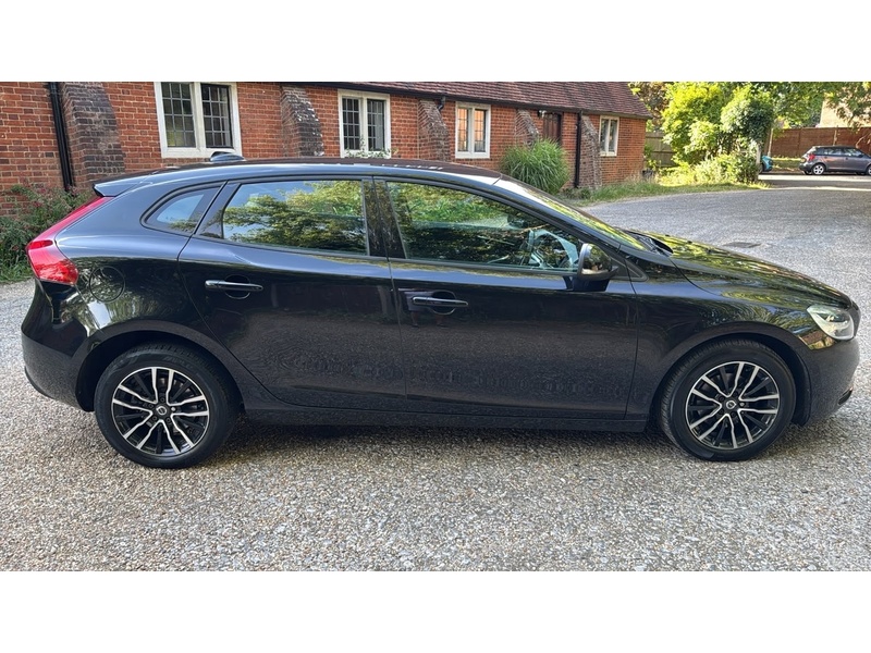 Volvo V40 2.0 D2 Momentum Nav Plus Hatchback 5dr Diesel Manual Euro 6 (s/s) (120 ps) - U10004282