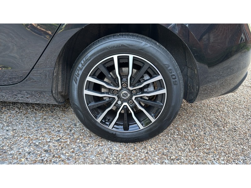 Volvo V40 2.0 D2 Momentum Nav Plus Hatchback 5dr Diesel Manual Euro 6 (s/s) (120 ps) - U10004282
