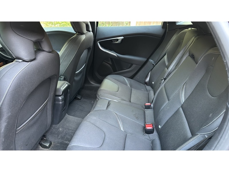 Volvo V40 2.0 D2 Momentum Nav Plus Hatchback 5dr Diesel Manual Euro 6 (s/s) (120 ps) - U10004282