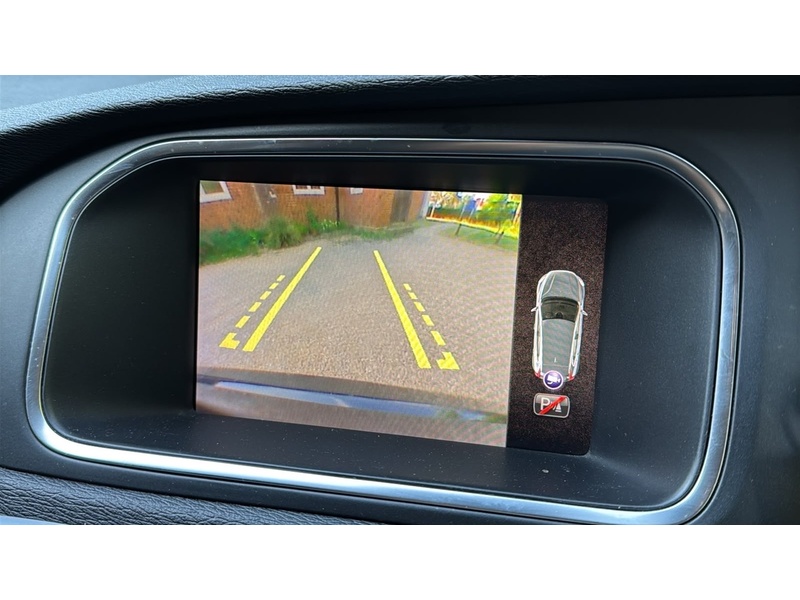 Volvo V40 2.0 D2 Momentum Nav Plus Hatchback 5dr Diesel Manual Euro 6 (s/s) (120 ps) - U10004282