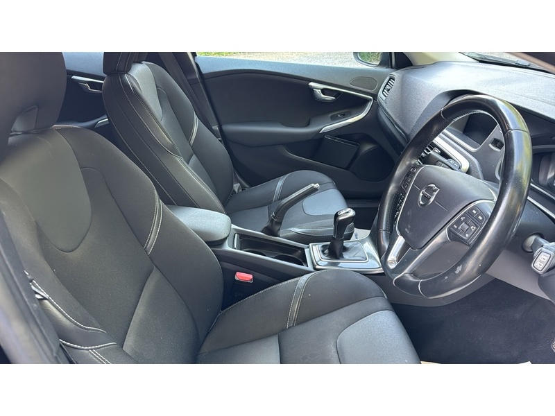Volvo V40 2.0 D2 Momentum Nav Plus Hatchback 5dr Diesel Manual Euro 6 (s/s) (120 ps) - U10004282