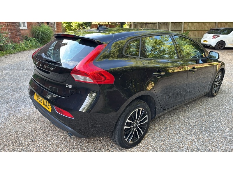 Volvo V40 2.0 D2 Momentum Nav Plus Hatchback 5dr Diesel Manual Euro 6 (s/s) (120 ps) - U10004282