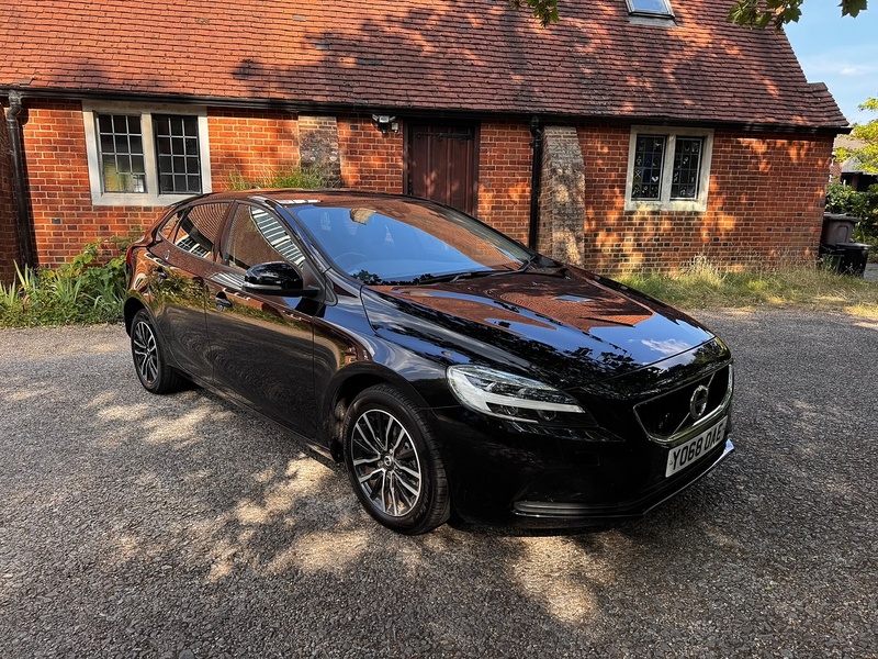 Volvo V40 2.0 D2 Momentum Nav Plus Hatchback 5dr Diesel Manual Euro 6 (s/s) (120 ps) - U10004282