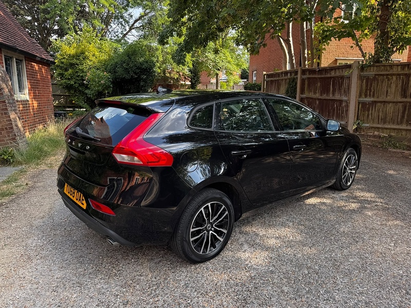 Volvo V40 2.0 D2 Momentum Nav Plus Hatchback 5dr Diesel Manual Euro 6 (s/s) (120 ps) - U10004282