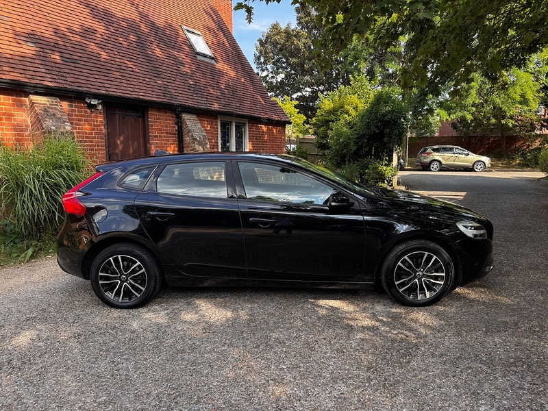 Volvo V40 2.0 D2 Momentum Nav Plus Hatchback 5dr Diesel Manual Euro 6 (s/s) (120 ps) - U10004282