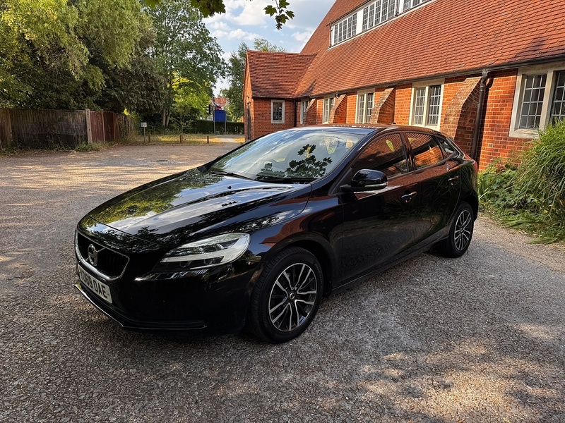 Volvo V40 2.0 D2 Momentum Nav Plus Hatchback 5dr Diesel Manual Euro 6 (s/s) (120 ps) - U10004282