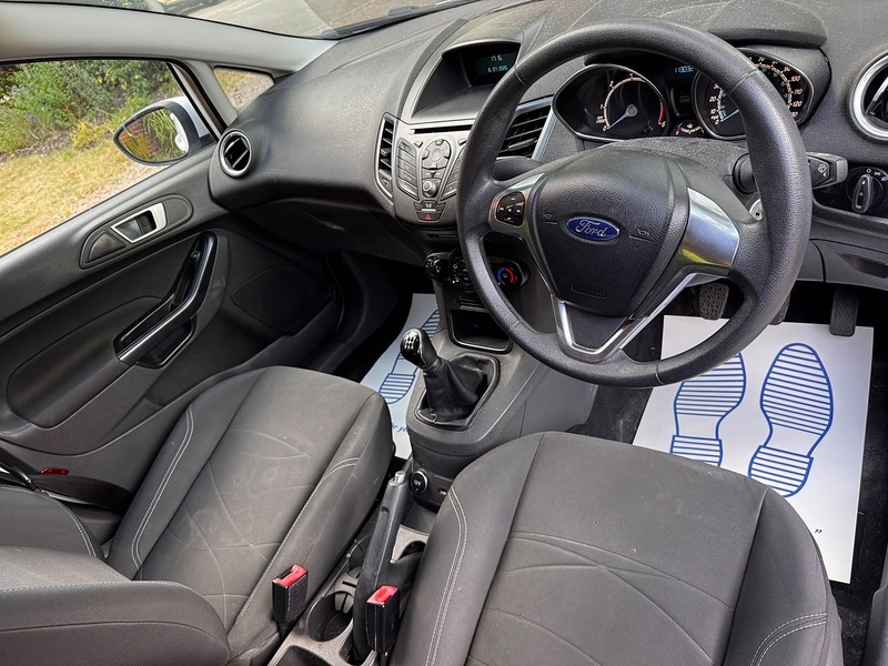 Volvo V40 2.0 D2 Momentum Nav Plus Hatchback 5dr Diesel Manual Euro 6 (s/s) (120 ps) - U10004282